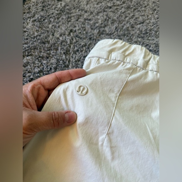 Women’s Lululemon Cinchable Waist High-Rise Woven Short 3.5" Sundance Size XS - Picture 14 of 15